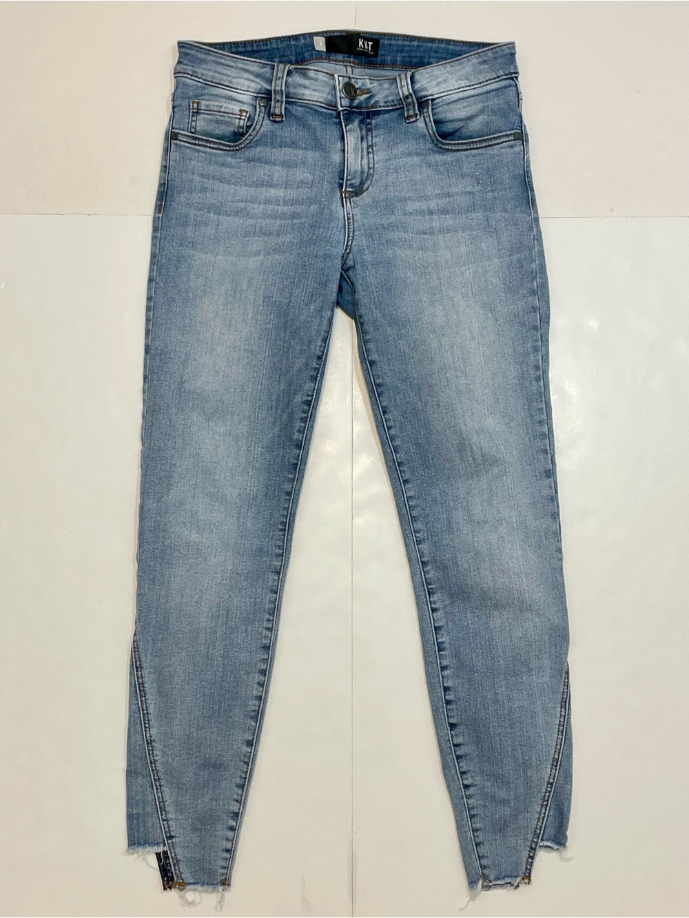 Kut from the Kloth Connie Fit Light Wash Raw Hem Ankle Jeans Size 6